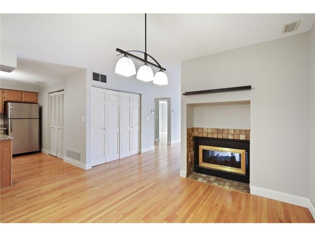 Photo - 232 W Franklin Ave Unidad 206
