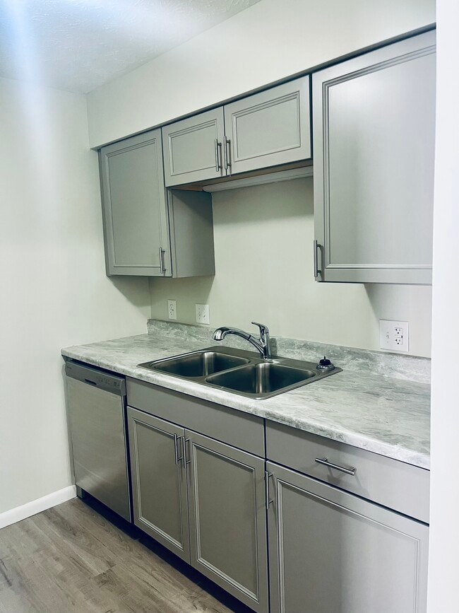 2 Bedroom Kitchen - River Knolls Apartments