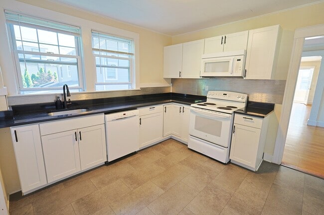 Photo - 20 Carver Rd Apartments Unit 2