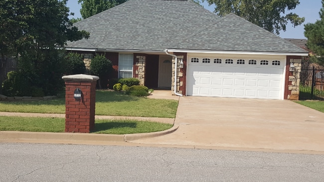 Building Photo - 3712 NE Bradford St