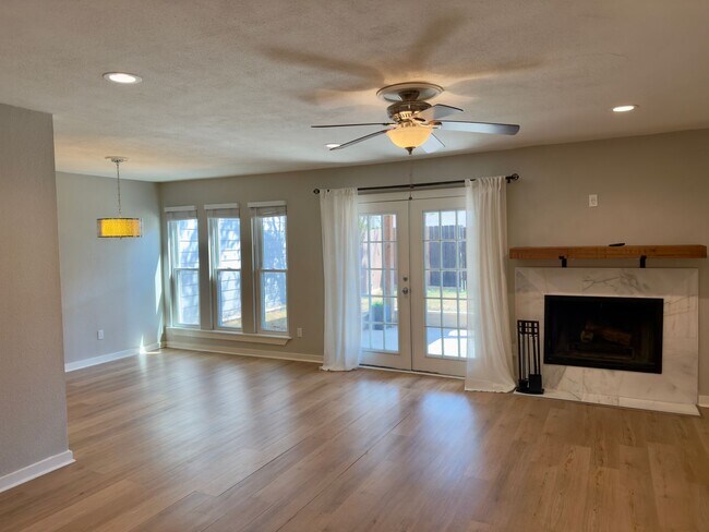 Photo - Single Story 2/2.5 in NW Austin Unidad 7911 Parliament Pl