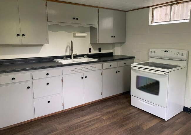 Photo - 1028 W 12th St