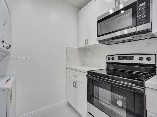 Photo - 10051 Winding Lake Rd Unidad 201