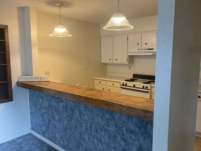 Building Photo - 2 Bed / 1 Bath – Terrace Gardens Condominiums