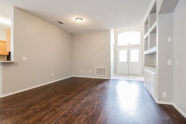 Photo - 1136 Cherry Valley Way