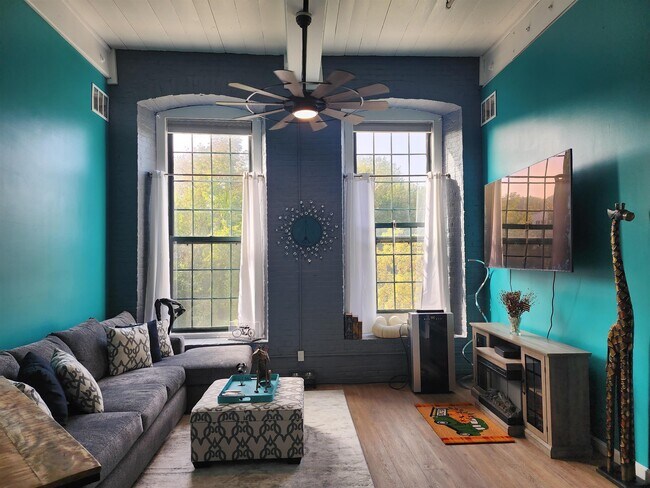 Photo - 100 Main St Unidad M19