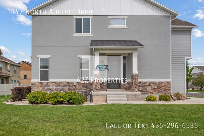 Building Photo - 1547 N August Dr