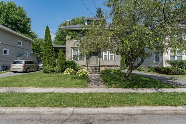 Building Photo - 721 Nellis St