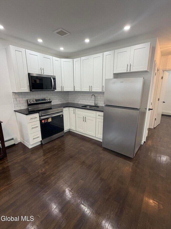 885 Yorkston St Unit 2