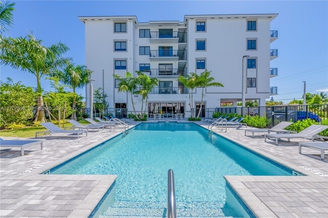 Building Photo - 1080 NE 215th St Unit 01-519