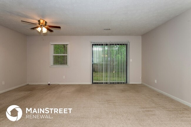 Photo - 271 River Chase Dr