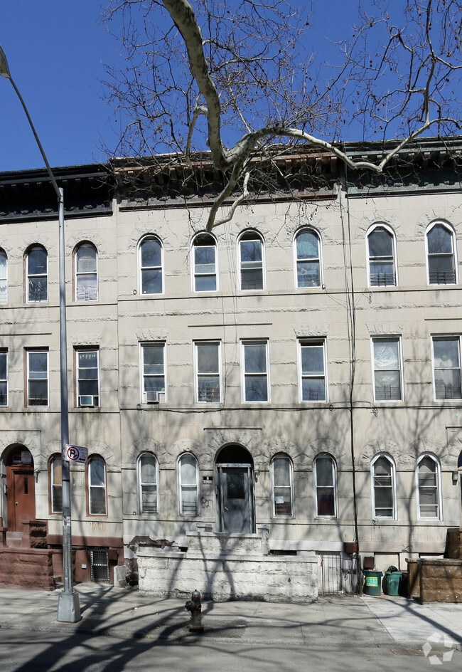 Photo - The Maison on Halsey