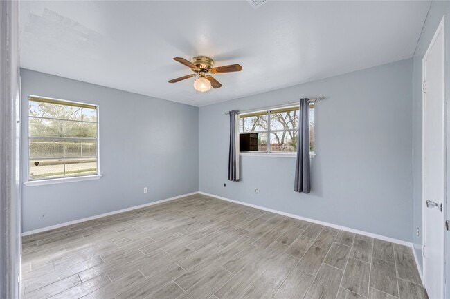 Photo - 70 Annette Ln