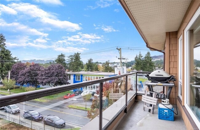 Photo - 2747 Jacklin Rd