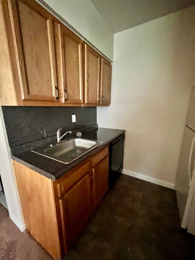 Photo - Oak Tree Apartments