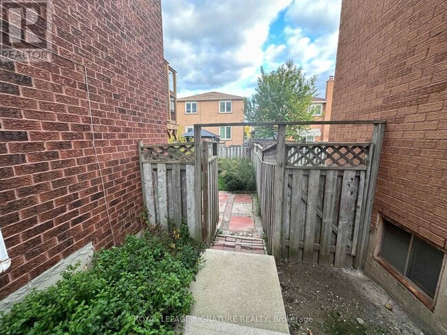 Photo - 6037 Duford Dr