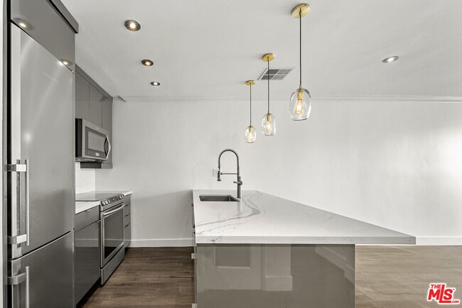 Photo - 740 Kings Rd Unidad 212