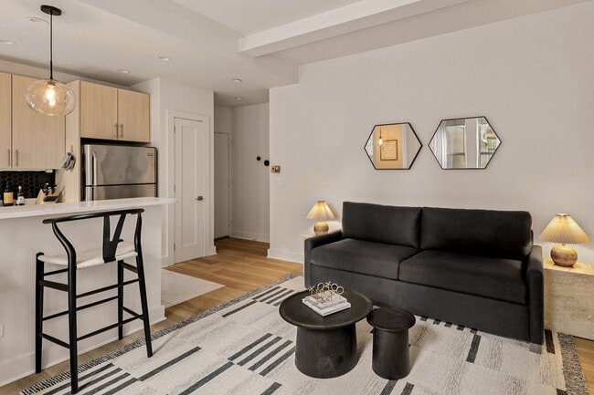 Building Photo - 151 E 80th St