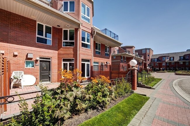 Photo - 400-4400 Eau Claire Ave SW