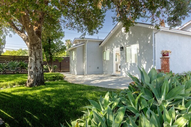 Building Photo - Chic 2BD/1BA ADU in Beautiful Granada Hills Rental