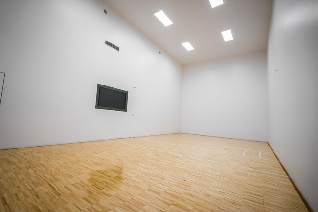 Photo - Studio | 1 Bath – MANAGER SPECIAL! ***Sign... Apartment Unit B315