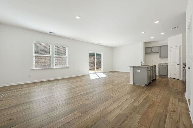 Photo - 633 Groover St