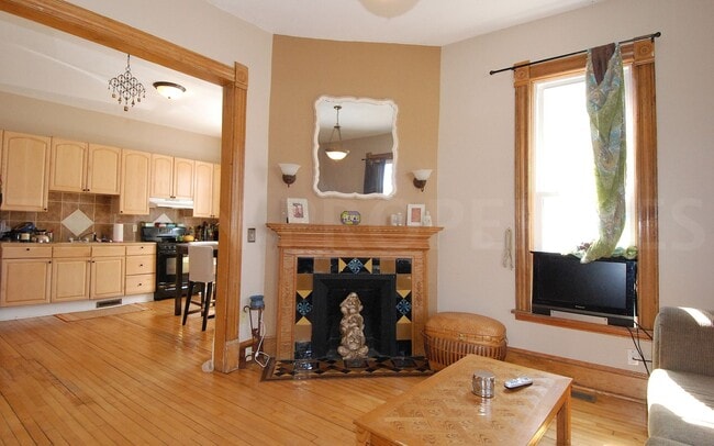 Building Photo - 2533 Lyndale Ave S Unit 2533-1