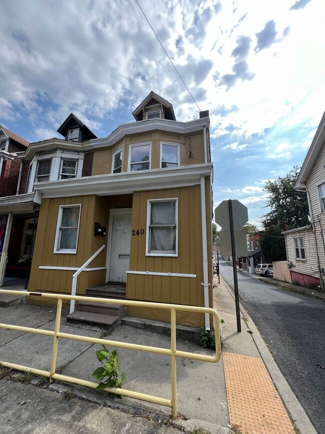 Photo - 240 E Hamilton St Unit 2