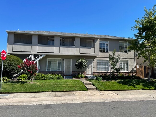 Building Photo - Charming Land Park 2/1 Apartment Unit 3505