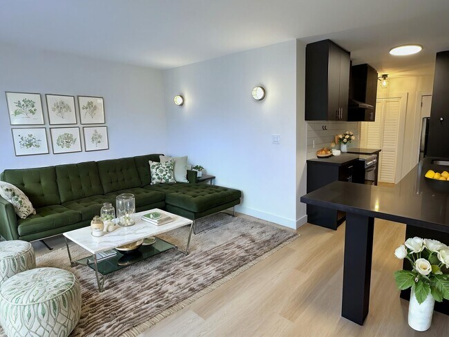 Building Photo - 420 Eglinton Ave E Unit 301