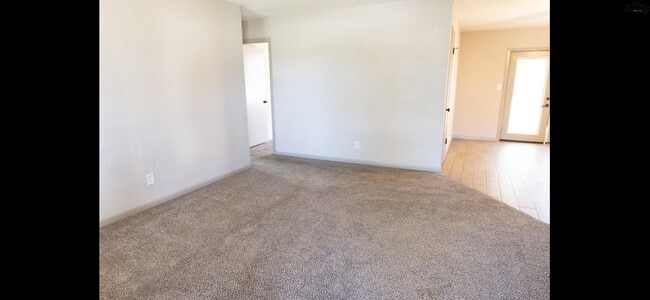 Photo - 906 Dosia Cir