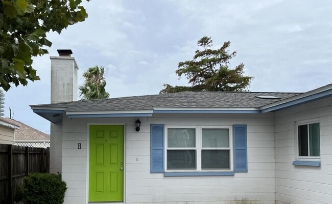 Building Photo - 6213 Sunset Ave Rental