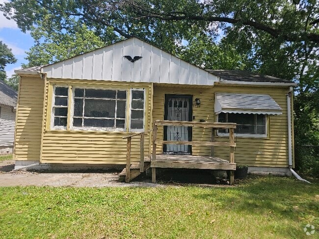 Building Photo - 1830 S Kneer Ave Rental