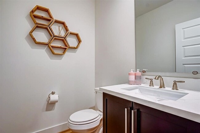Photo - 306 E 28th St