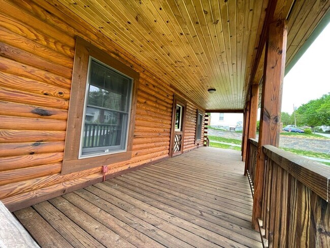 Photo - Log Cabin For Rent in Shelbyville