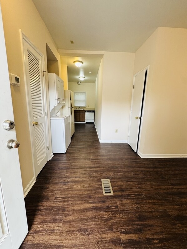 Photo - 1323 E 10th St