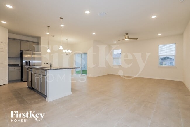 Photo - 405 Reina Wy