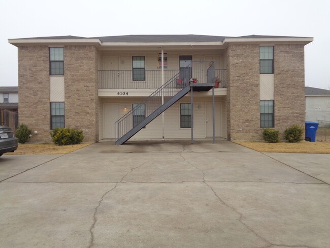 Building Photo - 4104 Shasta Rd Unit C
