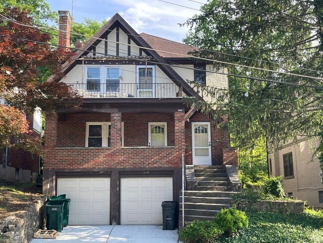 Front of house - 3219 Glengyle Ave Unit 1