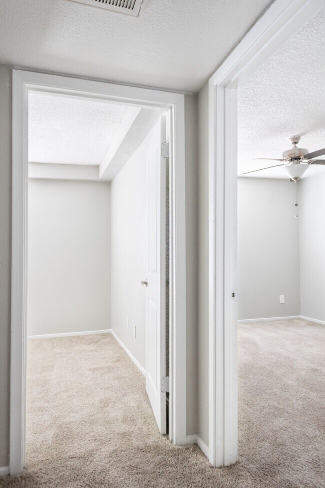 The Life at Beverly Palms Apartments Pasadena, TX