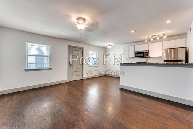4633 Fairmount St Unit 206