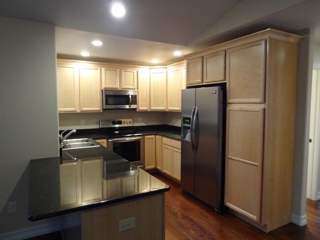 Contemporary Furnished 4 BR Townhome