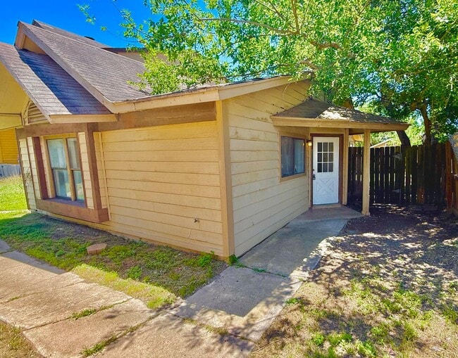 2 Bed 1 Bath - 2 Bed 1 Bath House