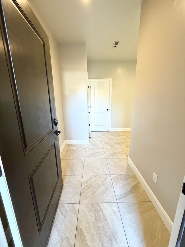 Photo - 355 W 200 S