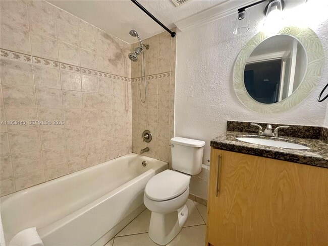 Photo - 811 NE 14th Pl Unit 4