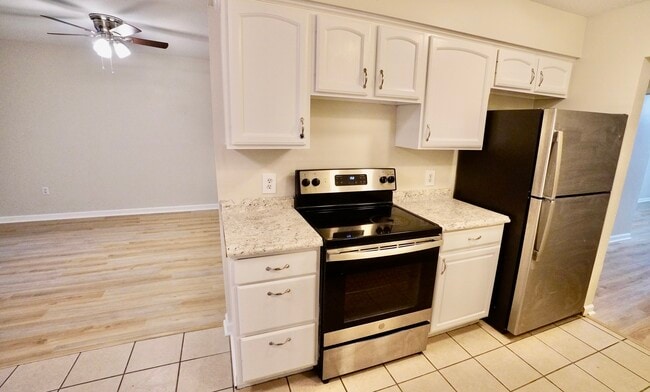 Photo - 105 Foxbriar St