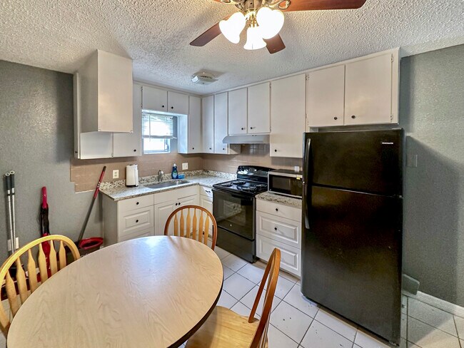 Photo - 5833 Sun Glo Ave Unit Quadplex