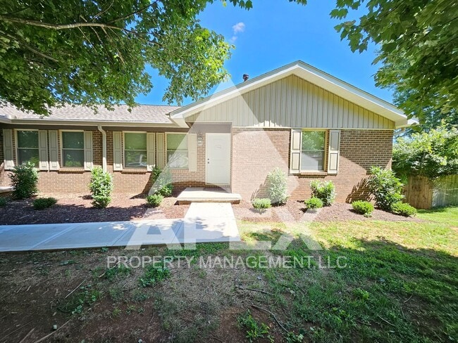 Photo - Renovated - 2 Bd 2.5 Ba Townhouse Duplex w/Huge Bonus room and oversized 1-car garage in West Kno...