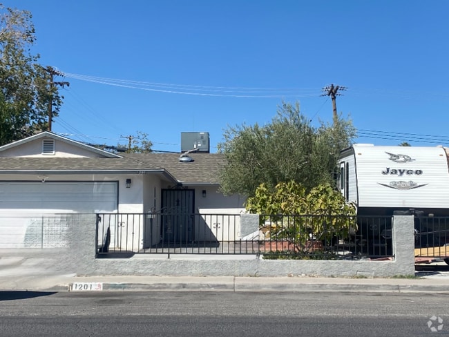 Building Photo - 1201 N Tonopah Dr Rental
