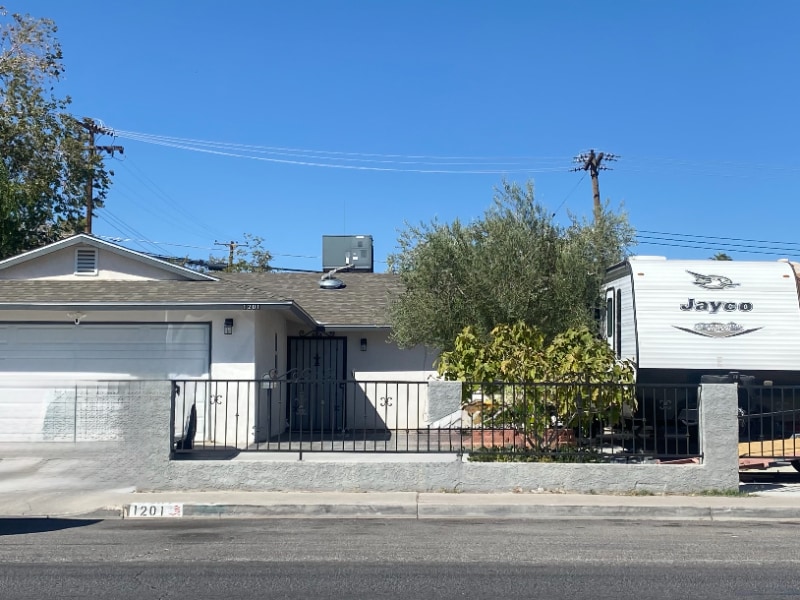 Photo - 1201 N Tonopah Dr House